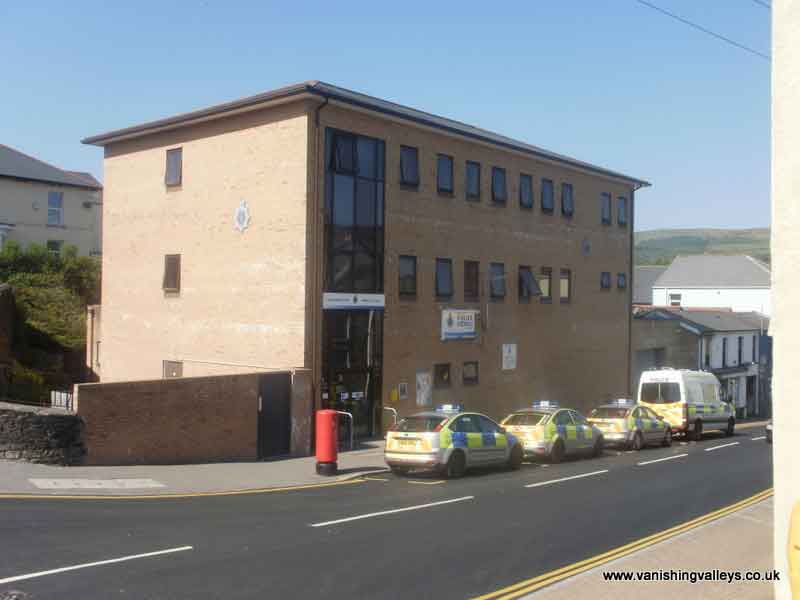 Did the Labour Party close Aberdare Police Station?
