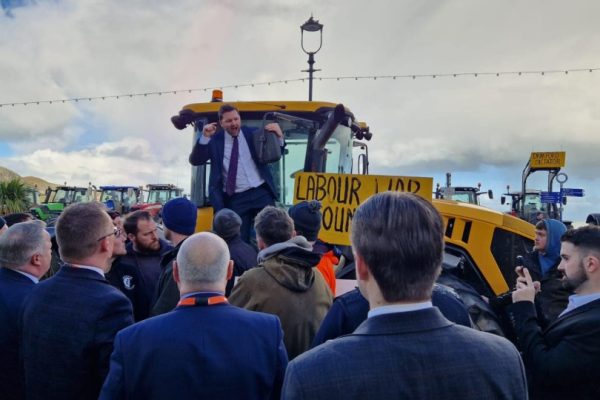 Kurtz slams Labour Governments for refusing to back Welsh farmers over ‘family farm tax’